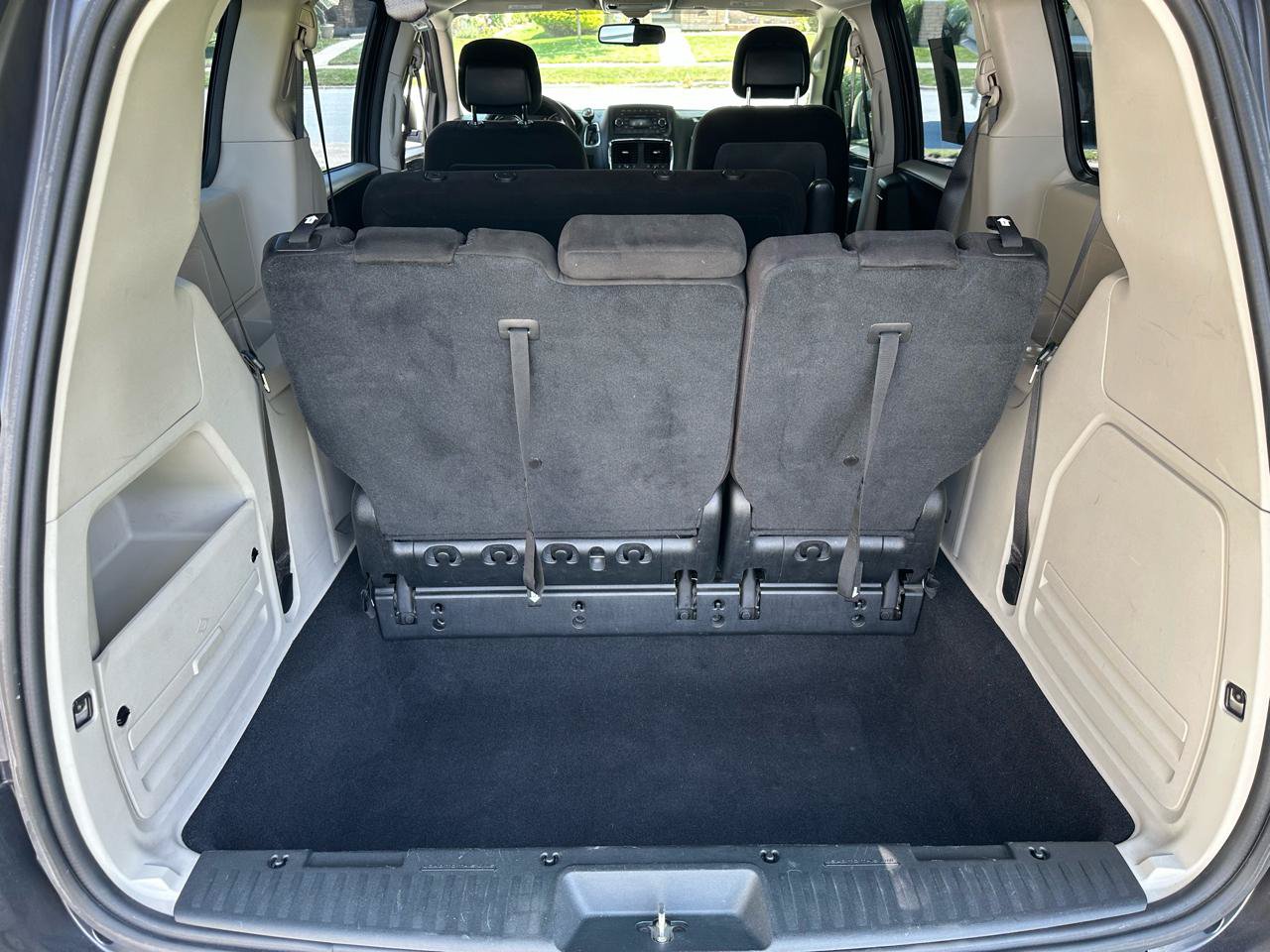 Used 2015 Dodge Grand Caravan American Value Package w/ UConnect Hands-Free Group FWD image 28