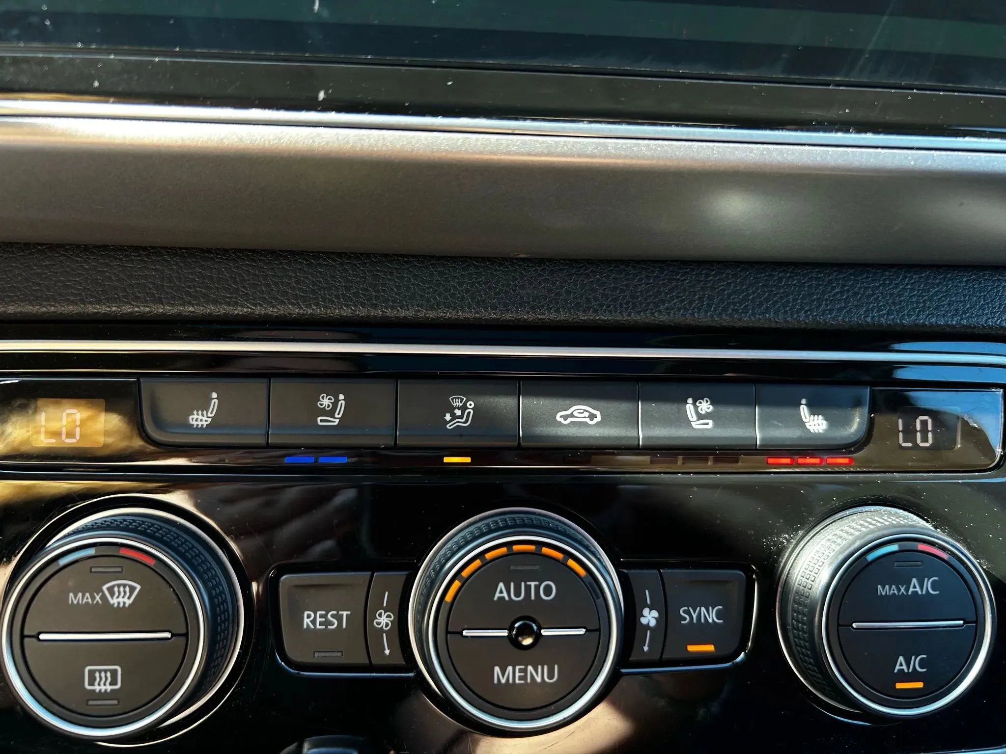 Used 2018 Volkswagen Atlas SEL Premium image 23