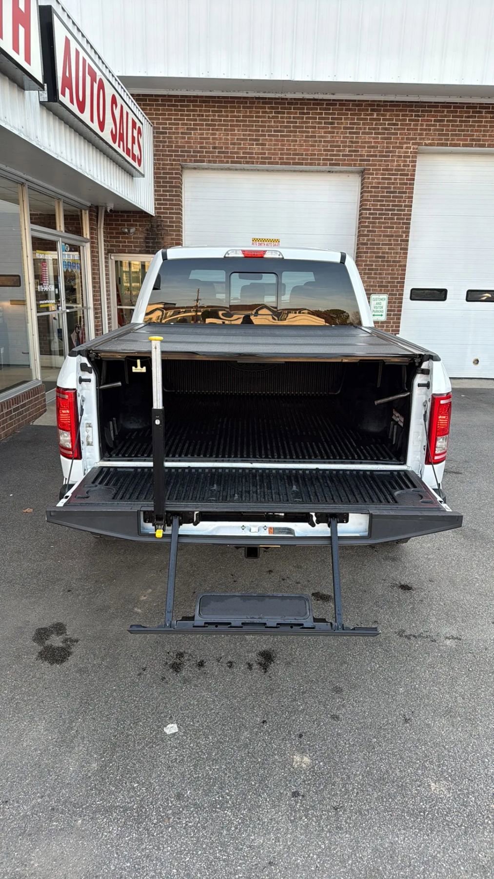 Used 2015 Ford F150 XLT w/ Equipment Group 302A Luxury image 32