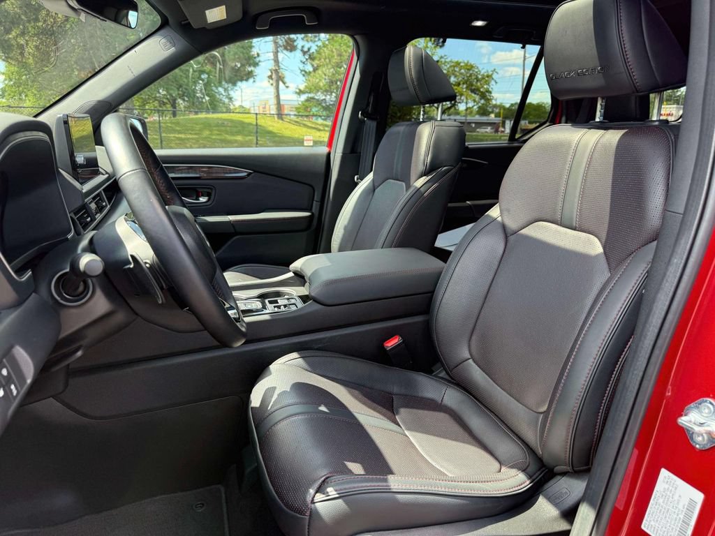 Used 2025 Honda Pilot Black Edition image 21