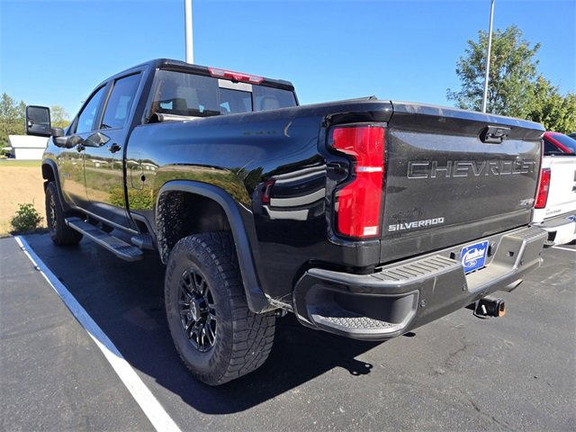 Used 2025 Chevrolet Silverado 2500 ZR2 w/ Technology Package image 3