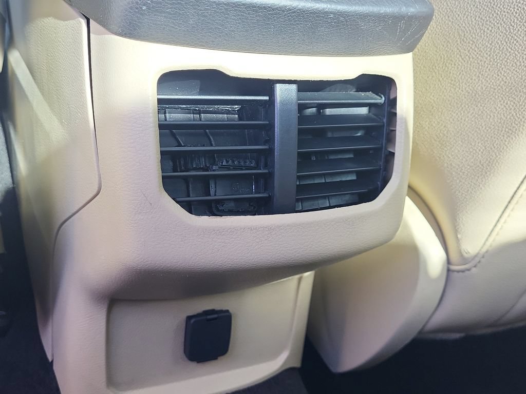 Used 2013 Ford Fusion SE FWD image 16