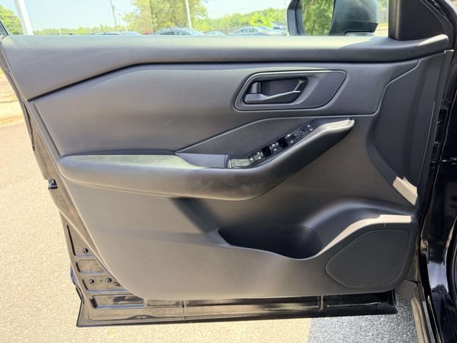 Used 2024 Nissan Rogue S AWD/4WD image 14