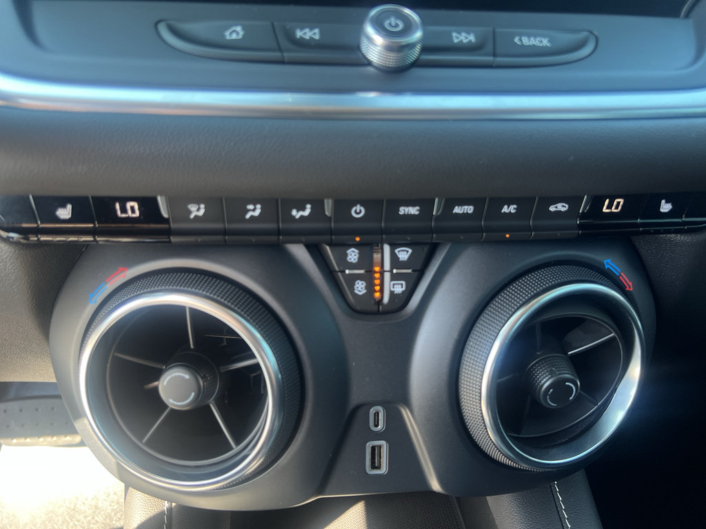 Used 2024 Chevrolet Blazer LT AWD/4WD image 14