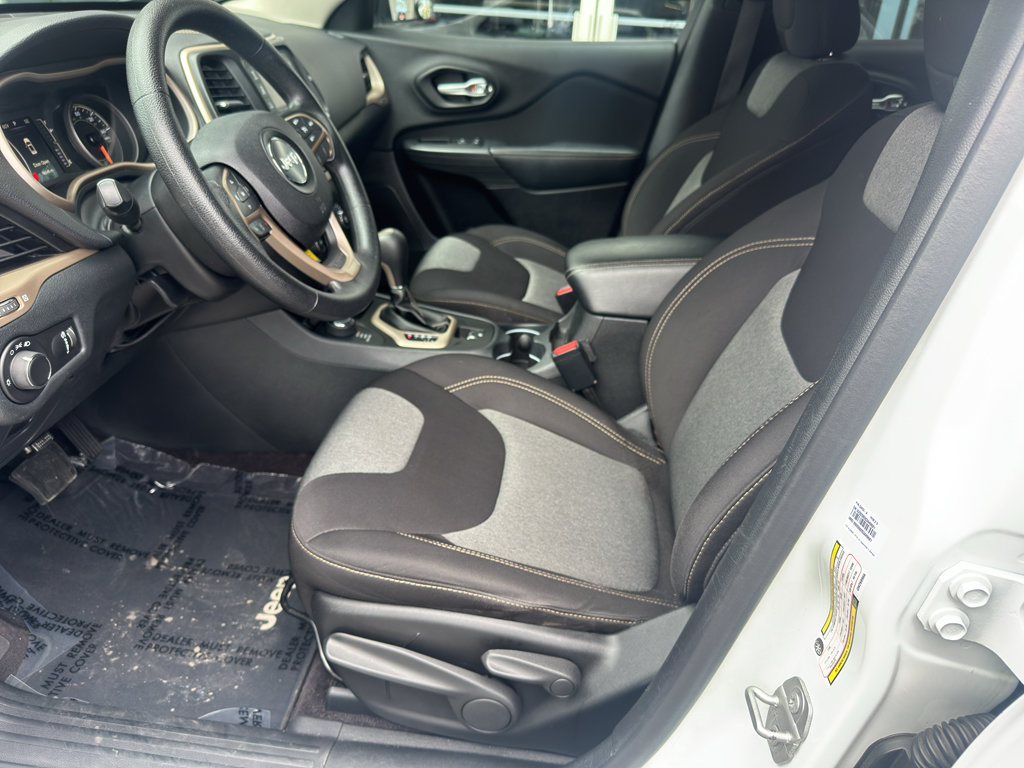 Used 2016 Jeep Cherokee Sport AWD/4WD image 5