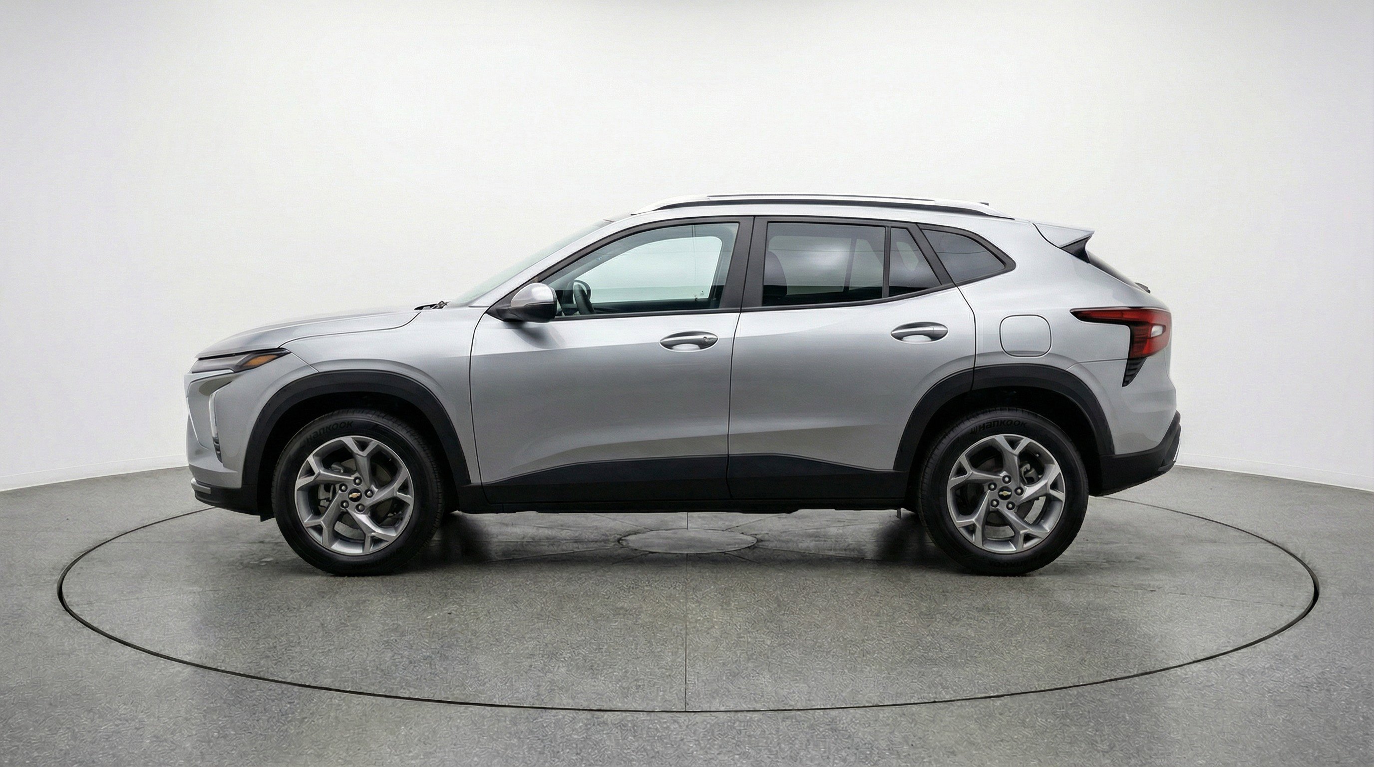 Used 2025 Chevrolet Trax LT FWD image 5