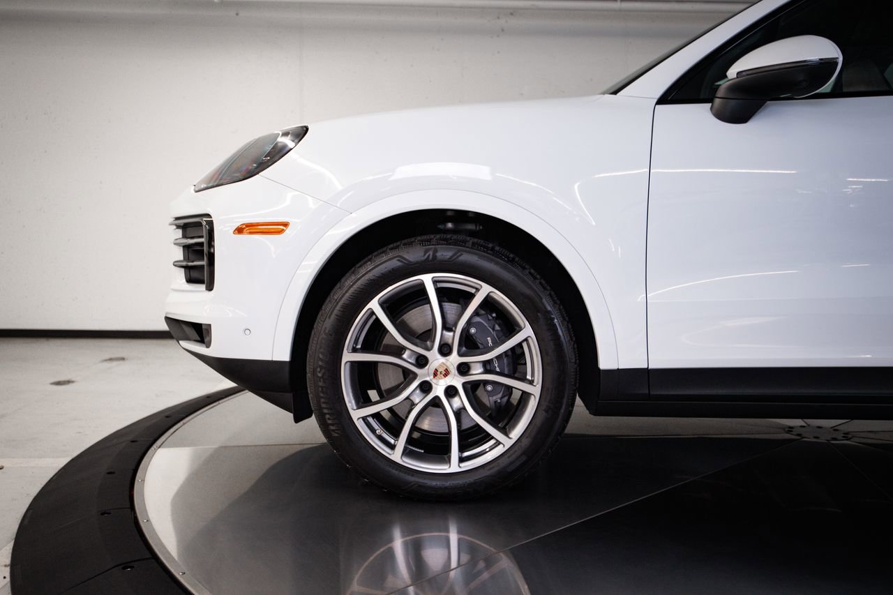 Certified 2025 Porsche Cayenne AWD/4WD image 10