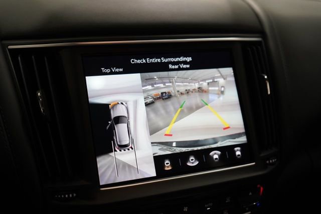 Used 2024 Maserati Levante Trofeo image 27