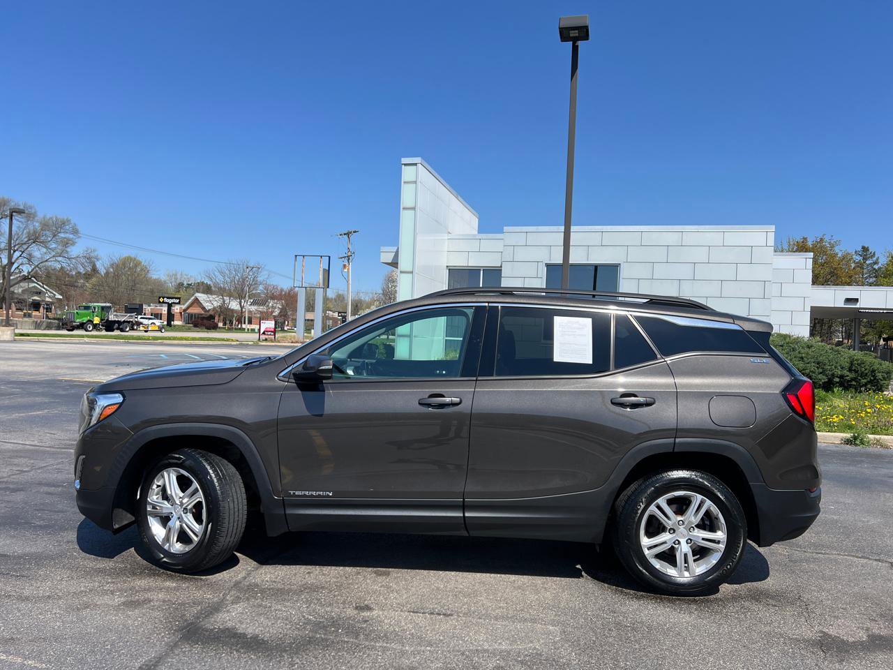 Used 2019 GMC Terrain SLE w/ Driver Convenience Package AWD/4WD image 2