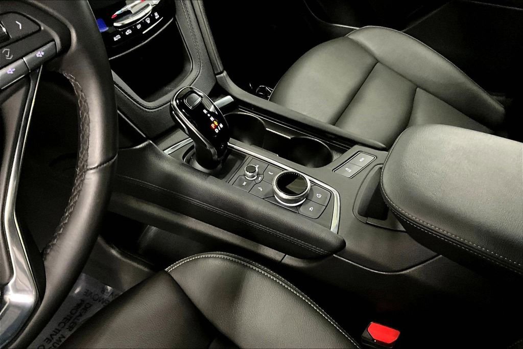 Certified 2025 Cadillac XT6 Luxury AWD/4WD image 18