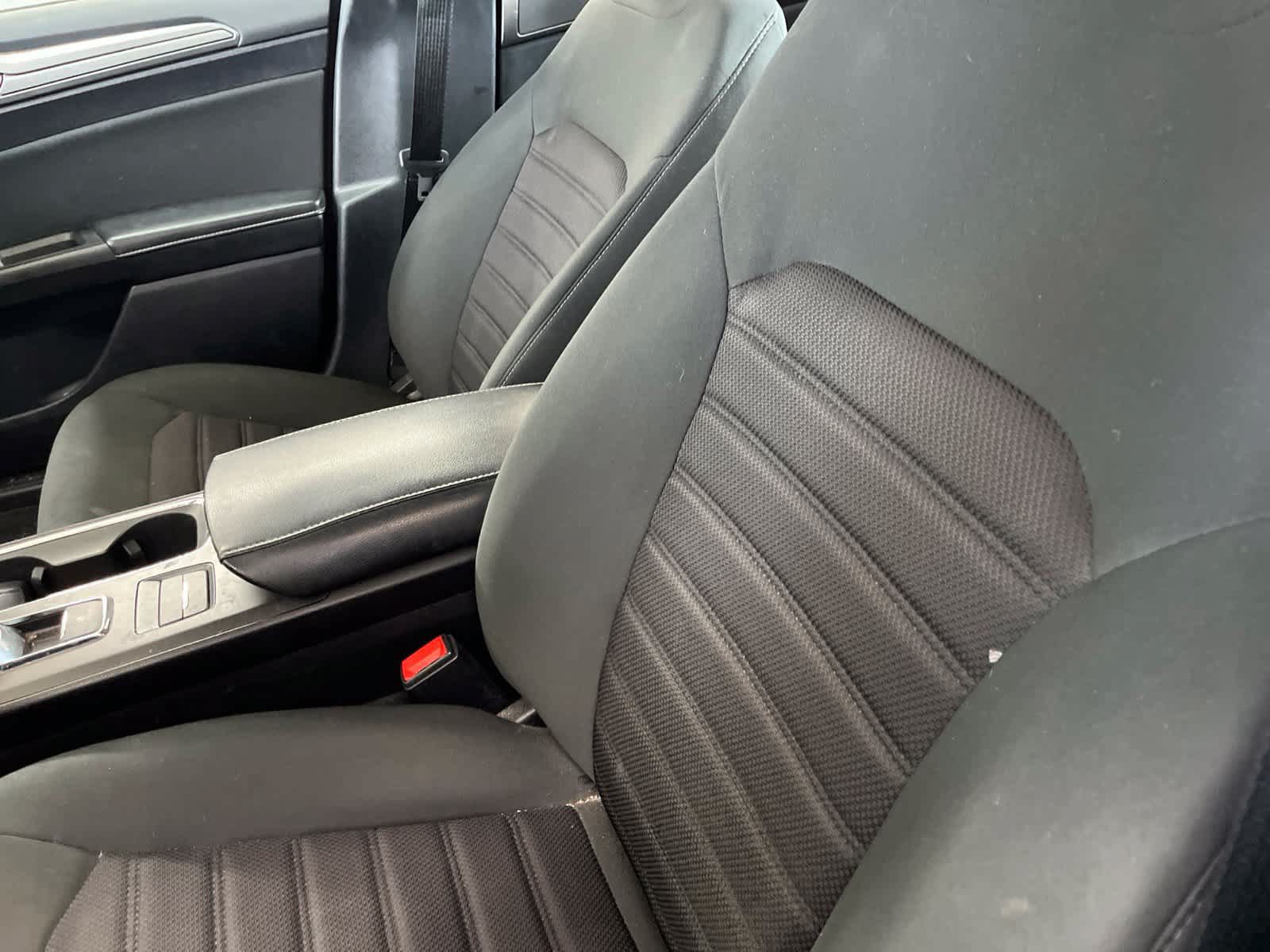 Used 2020 Ford Fusion SE FWD image 22