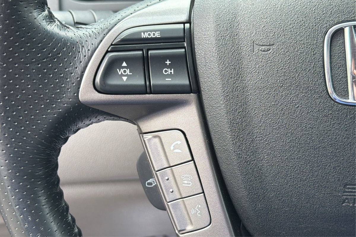 Used 2015 Honda Odyssey Touring Elite image 35