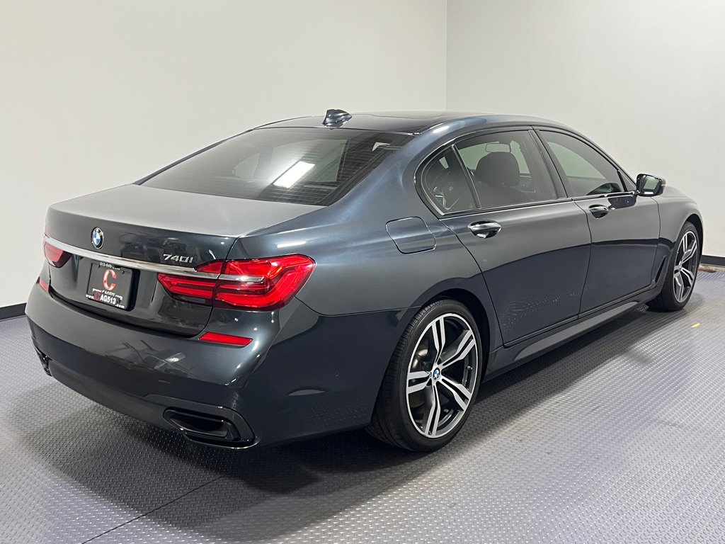 Used 2016 BMW 740i image 28