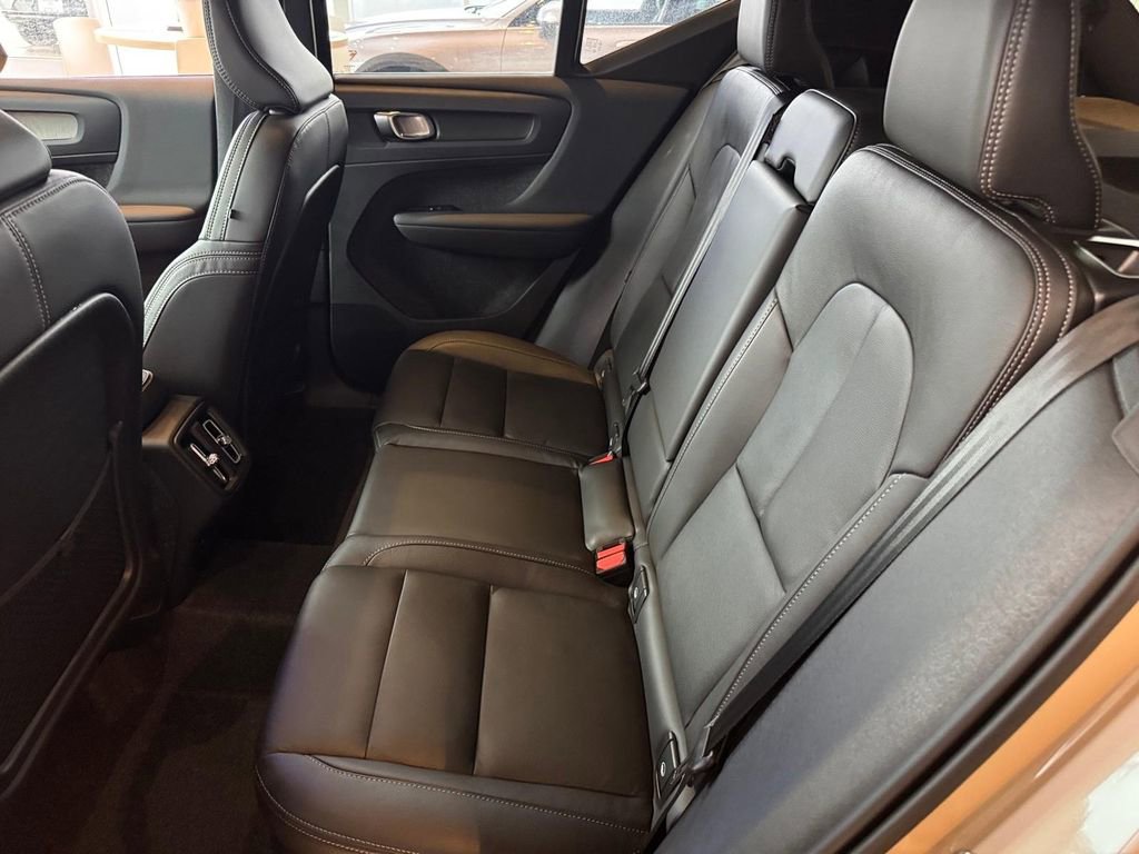 New 2026 Volvo XC40 B5 Ultra w/ Climate Package AWD/4WD image 9