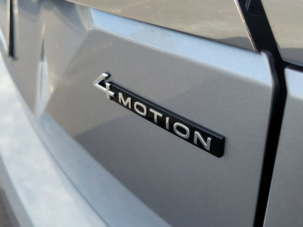 Used 2024 Volkswagen Atlas SEL Premium R-Line image 8