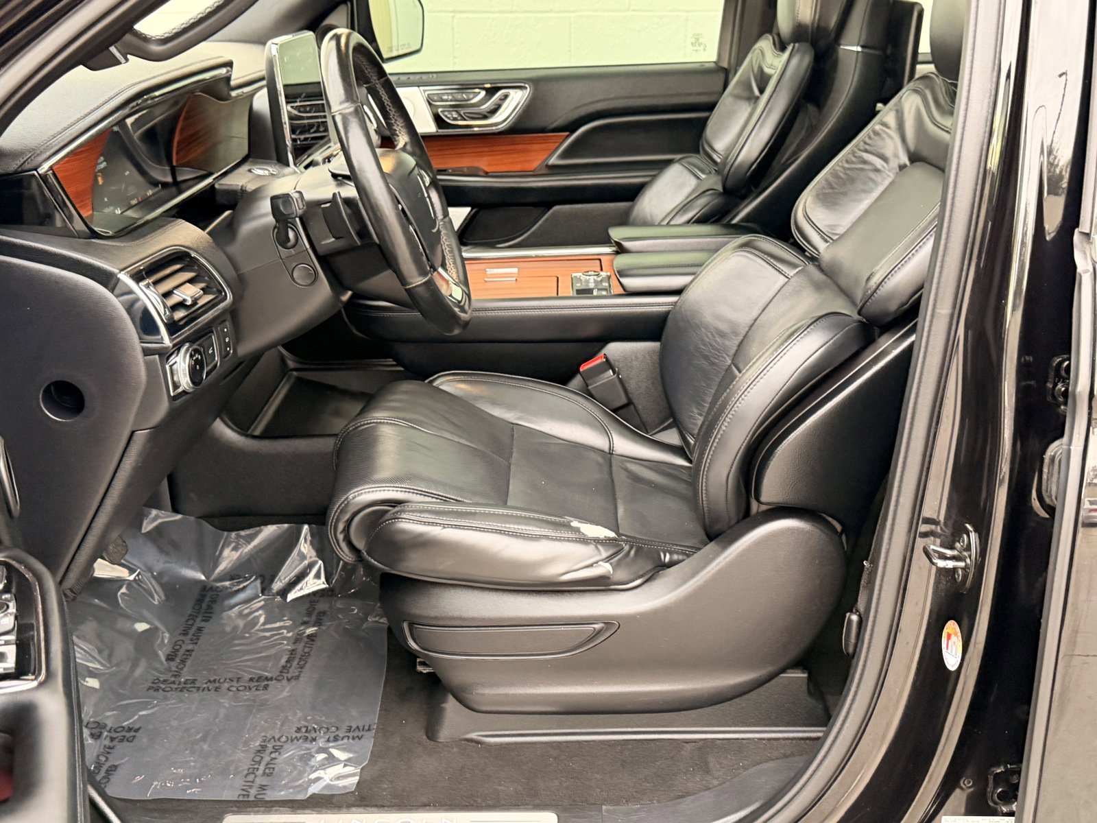 Used 2019 Lincoln Navigator Reserve image 14