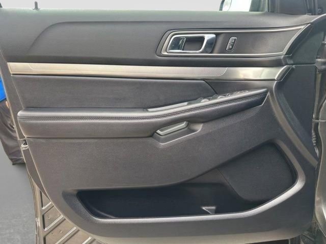 Used 2018 Ford Explorer XLT w/ Equipment Group 201A image 11