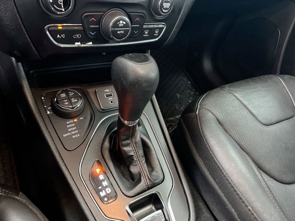 Used 2021 Jeep Cherokee Trailhawk w/ Sun, Sound & Nav Group image 18