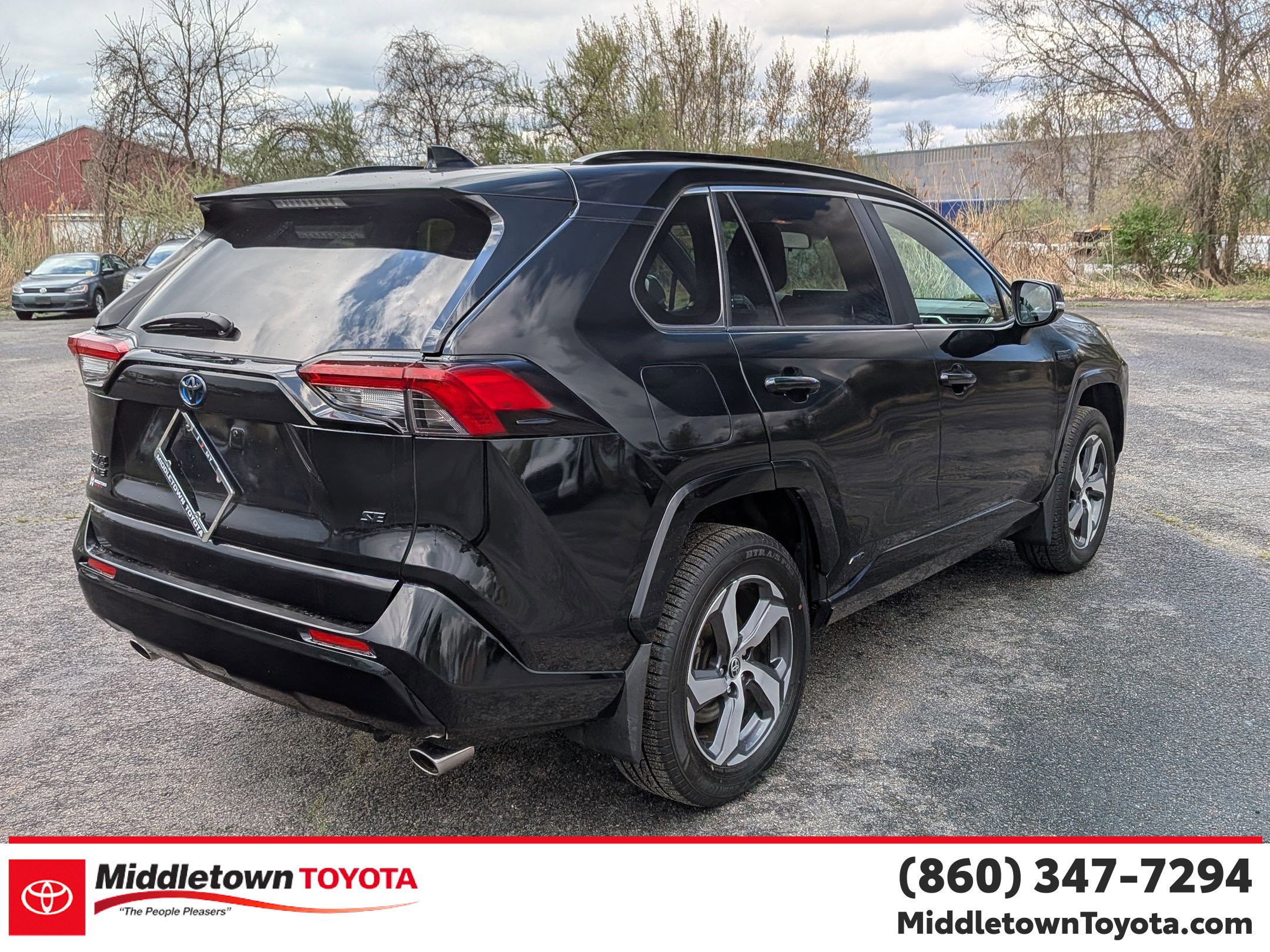Used 2021 Toyota RAV4 SE w/ Weather & Moonroof Package AWD/4WD image 2