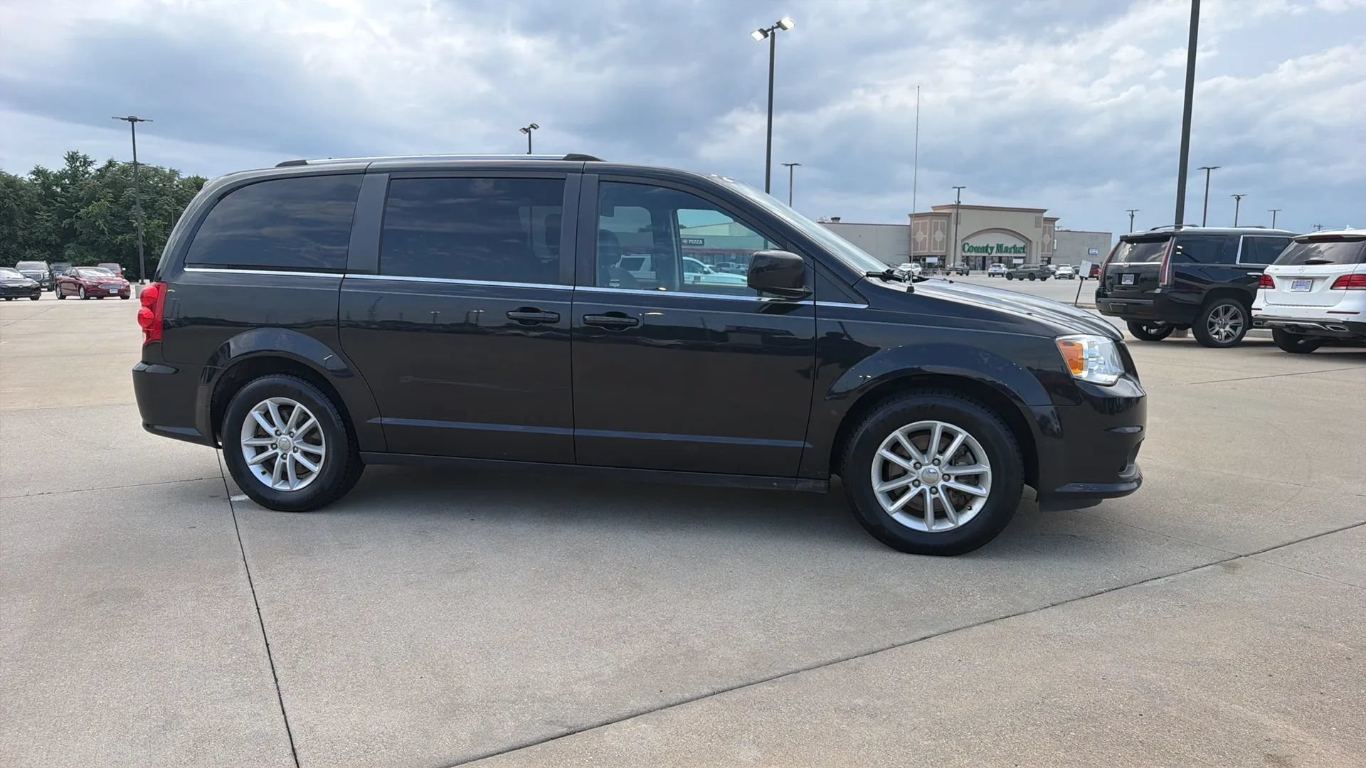 Used 2019 Dodge Grand Caravan SXT w/ Driver Convenience Group FWD image 26
