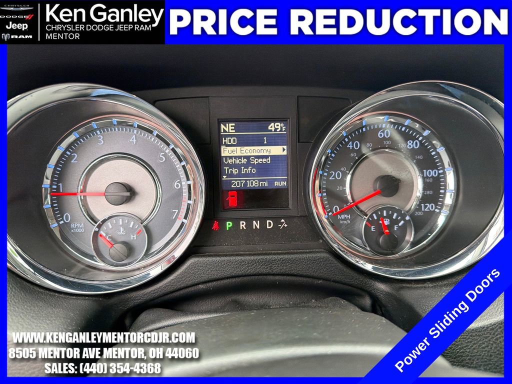 Used 2011 Chrysler Town & Country Touring FWD image 14
