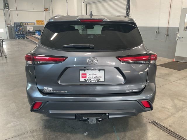 Used 2020 Toyota Highlander XLE AWD/4WD image 5