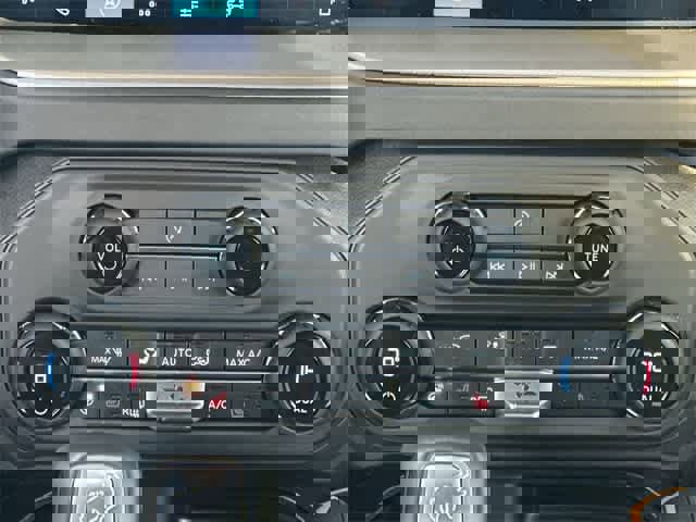 Used 2025 Ford Bronco Outer Banks image 15