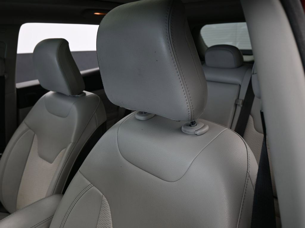 Used 2022 Jeep Compass Latitude w/ Sun and Sound Group image 17