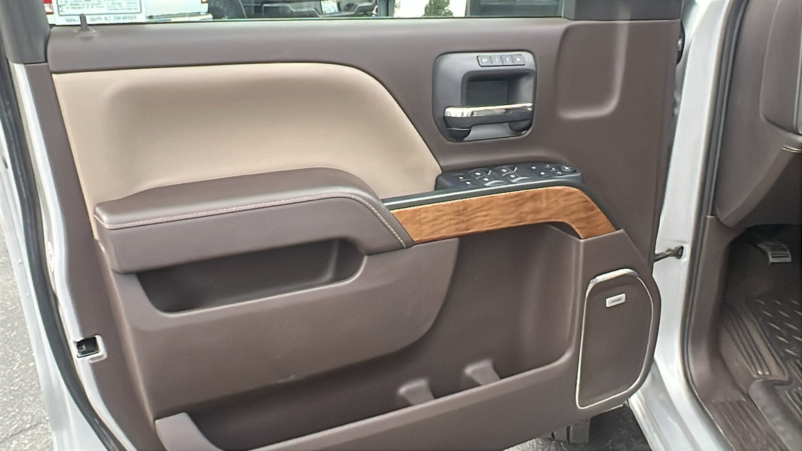 Used 2018 Chevrolet Silverado 2500 LTZ w/ LTZ Plus Package image 16