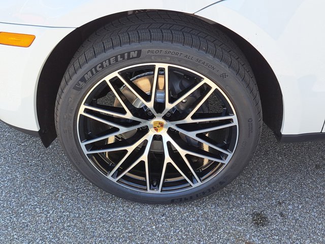 Certified 2025 Porsche Macan AWD/4WD image 14