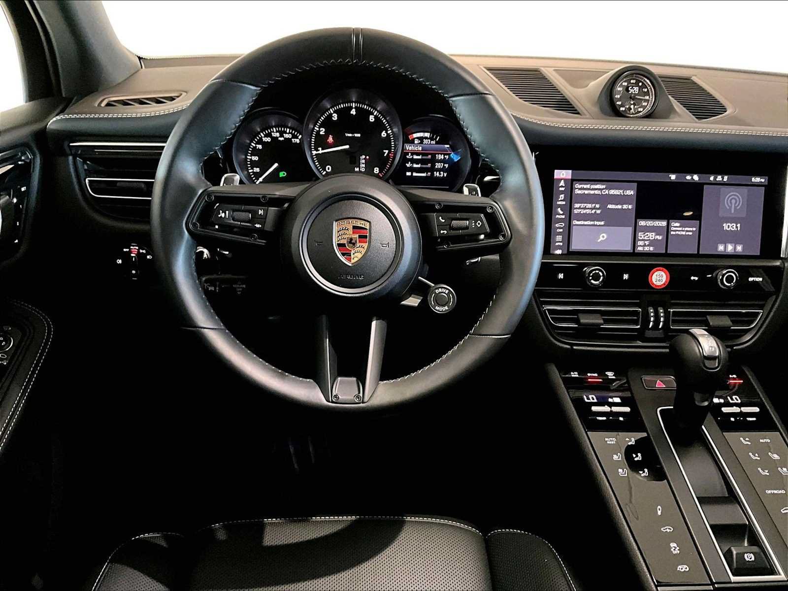 Used 2026 Porsche Macan AWD/4WD image 16