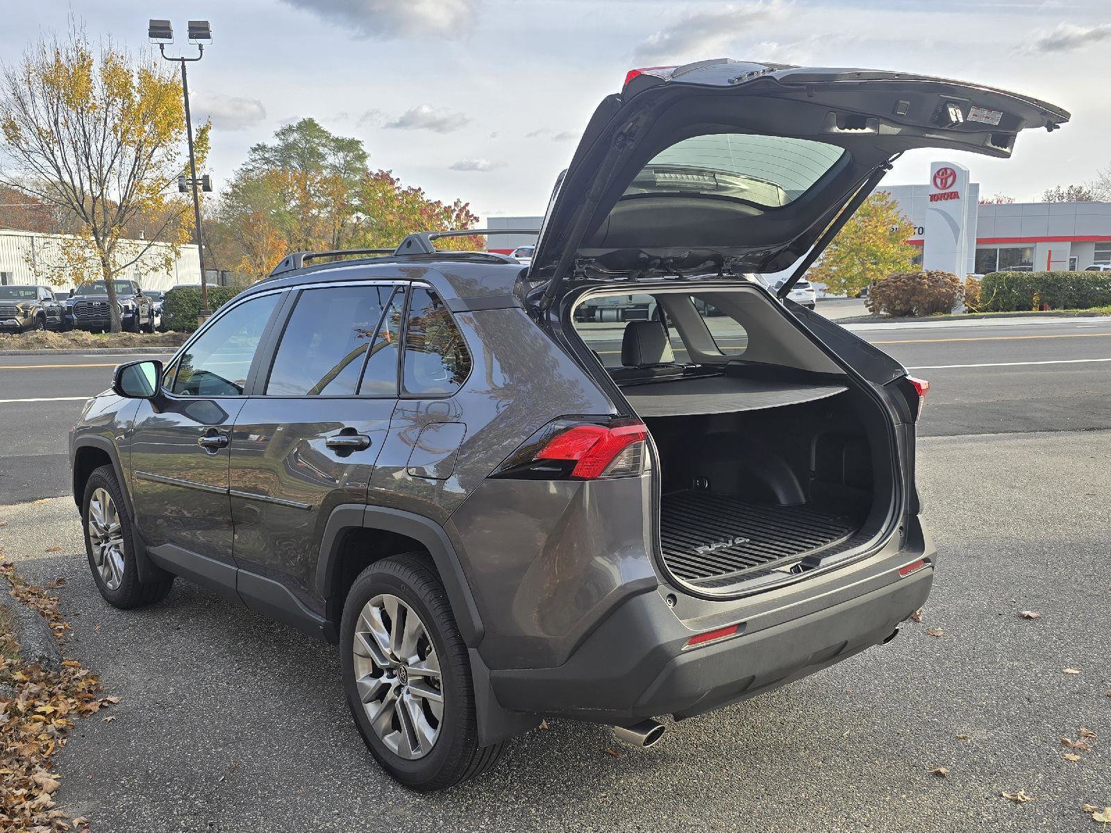 Used 2025 Toyota RAV4 XLE Premium image 6