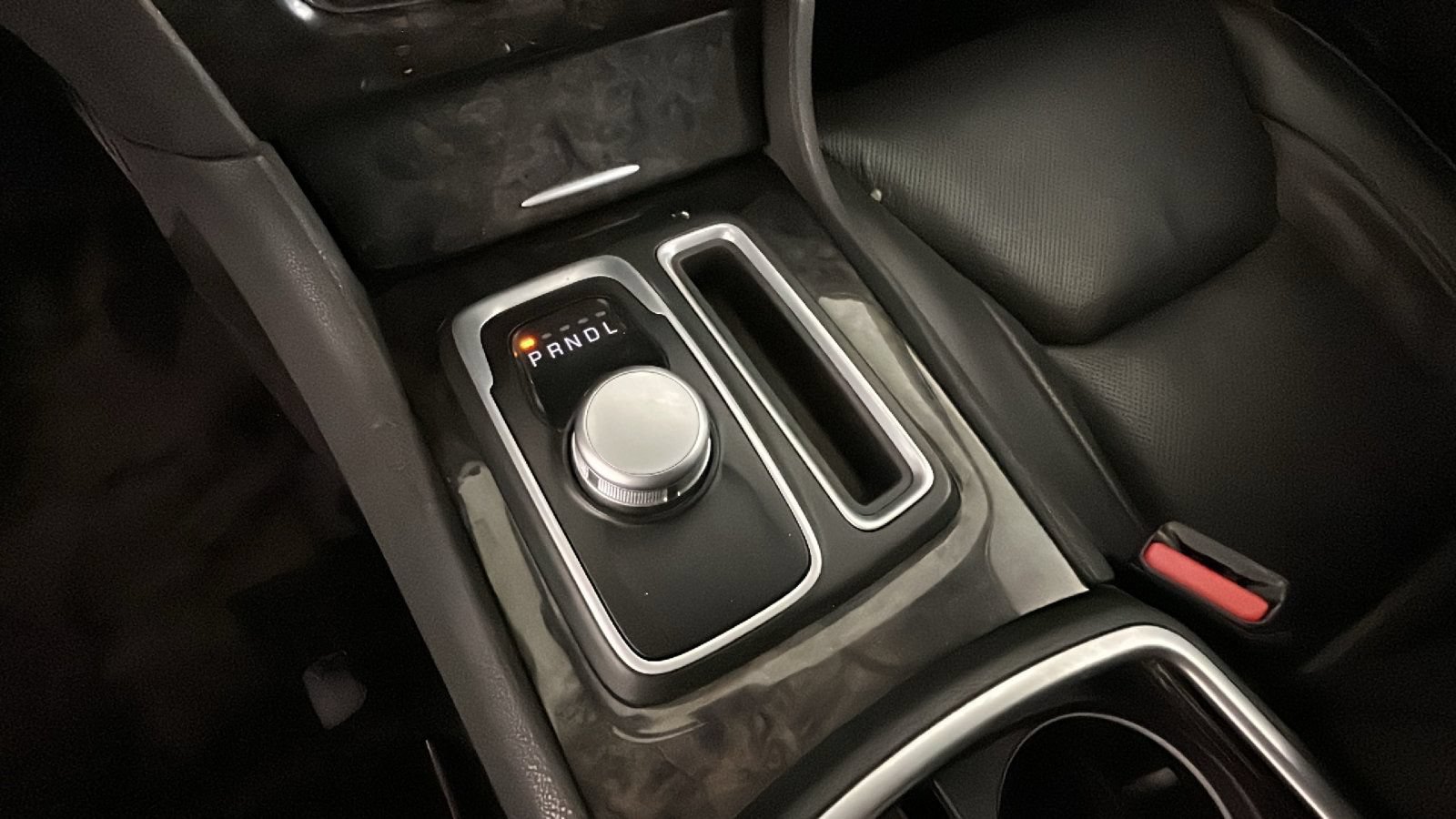 Used 2018 Chrysler 300 Limited AWD/4WD image 24