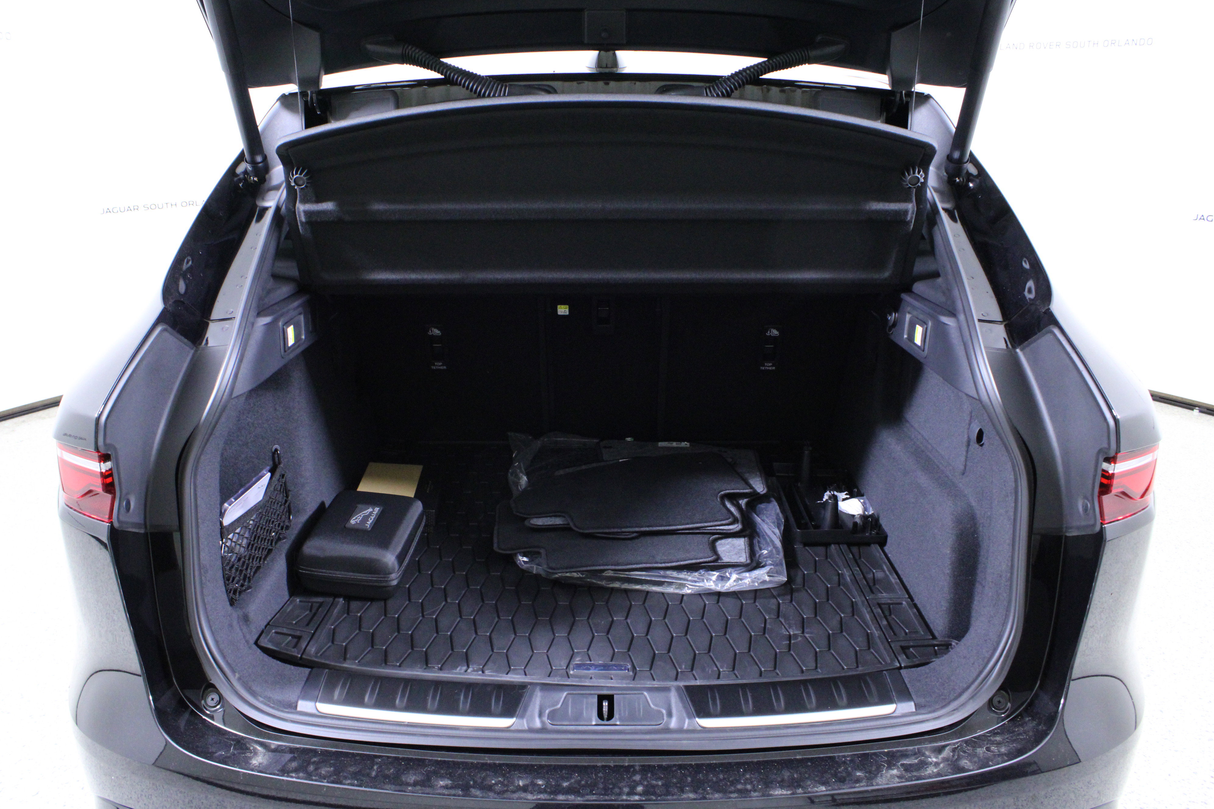 New 2026 Jaguar F-PACE R-Dynamic S image 9