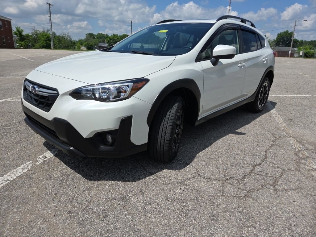 Used 2022 Subaru Crosstrek 2.0i Premium w/ Moonroof Package AWD/4WD image 3