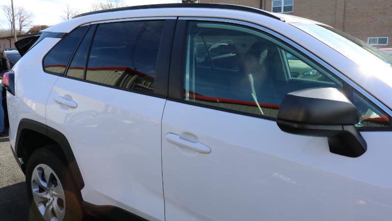 Used 2021 Toyota RAV4 LE image 9