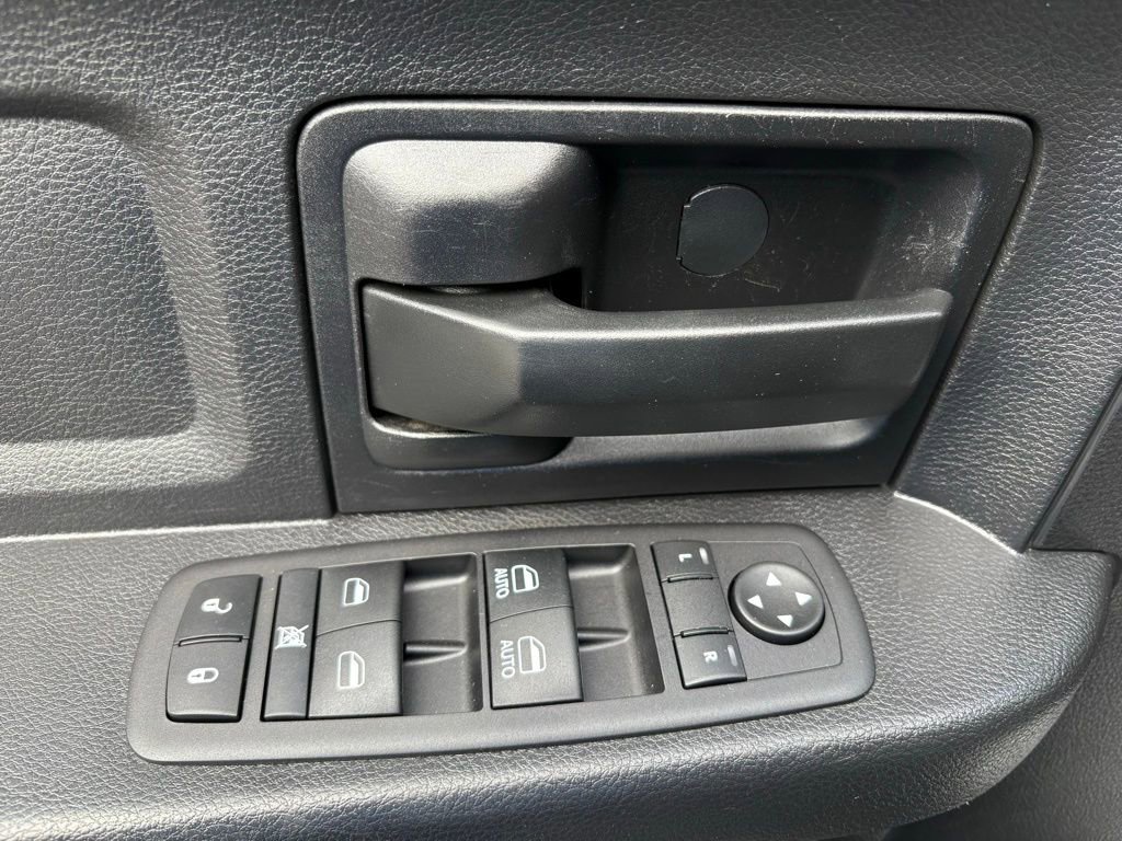 Used 2014 RAM 1500 4x4 Crew Cab w/ Protection Group image 10