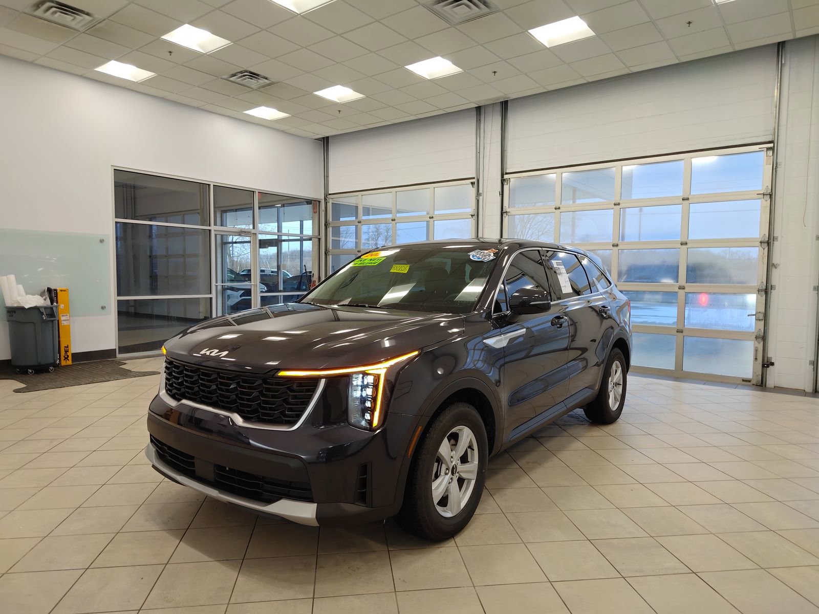 Used 2025 Kia Sorento LX image 8