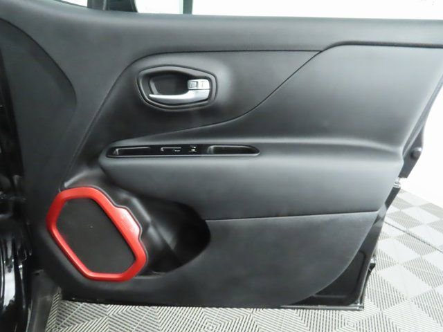 Used 2022 Jeep Renegade Trailhawk AWD/4WD image 26