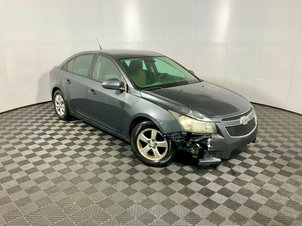 Used 2013 Chevrolet Cruze LS image 2