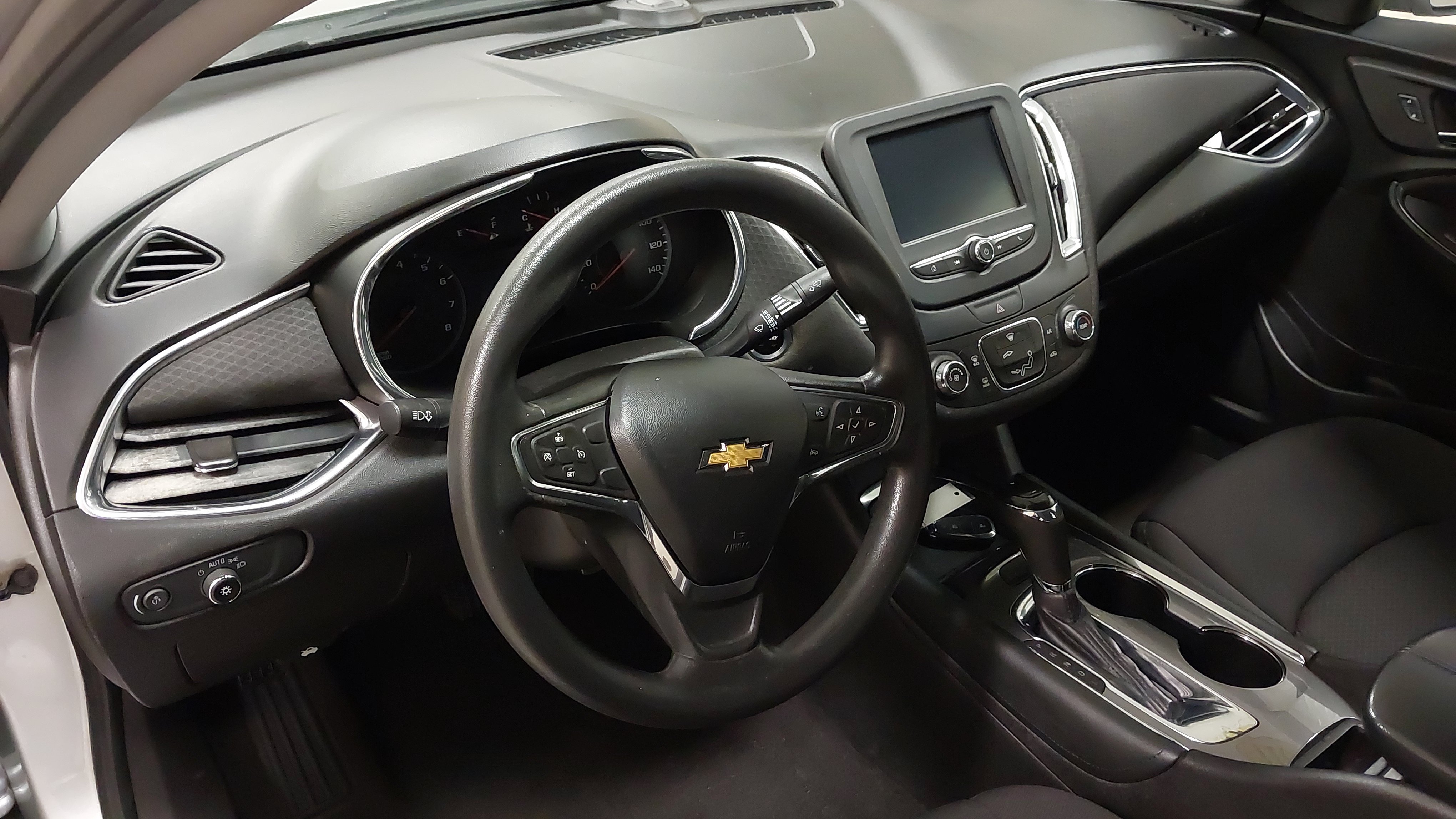 Used 2017 Chevrolet Malibu LT FWD image 17