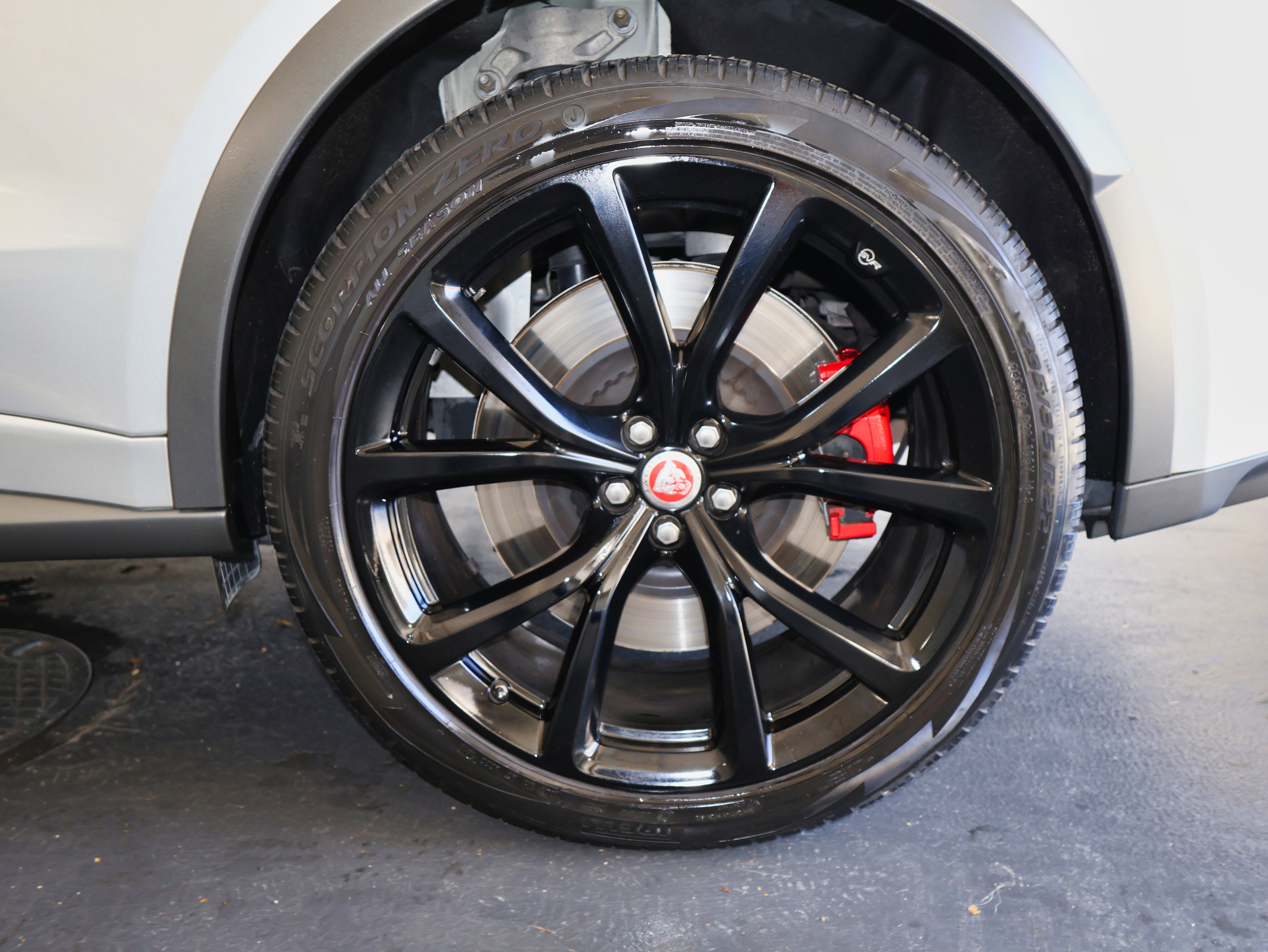 Used 2020 Jaguar F-PACE SVR image 54