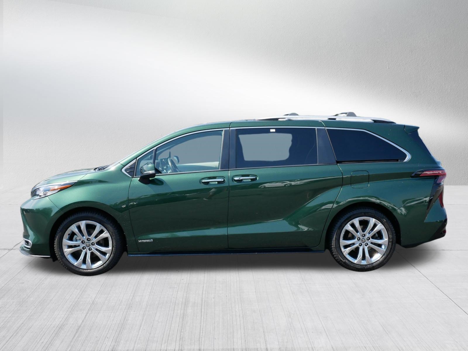 Certified 2021 Toyota Sienna Platinum FWD image 2