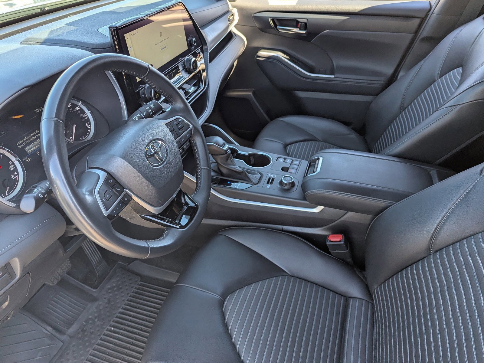 Used 2024 Toyota Highlander XSE image 22