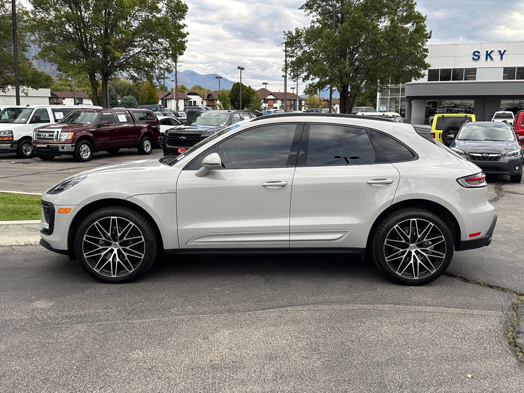 Used 2023 Porsche Macan AWD/4WD image 10