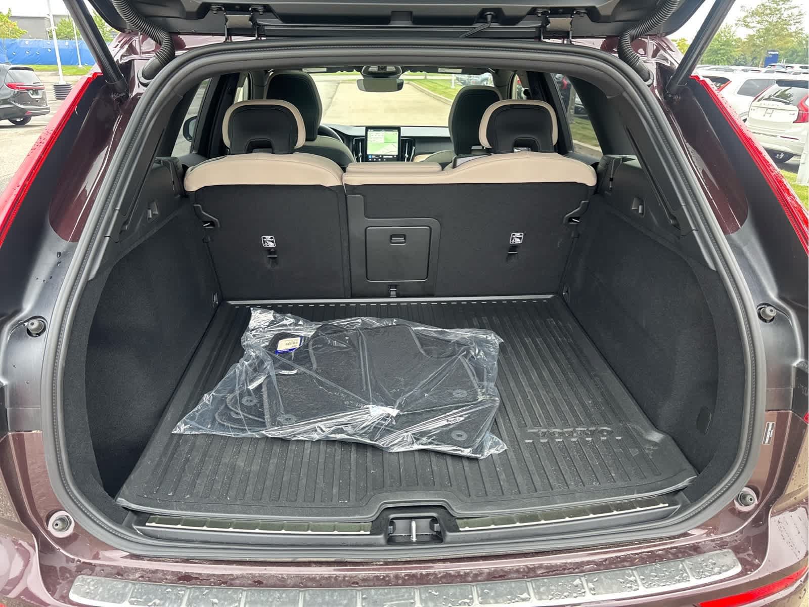 Used 2026 Volvo XC60 B5 Plus w/ Protection Package Premier AWD/4WD image 14