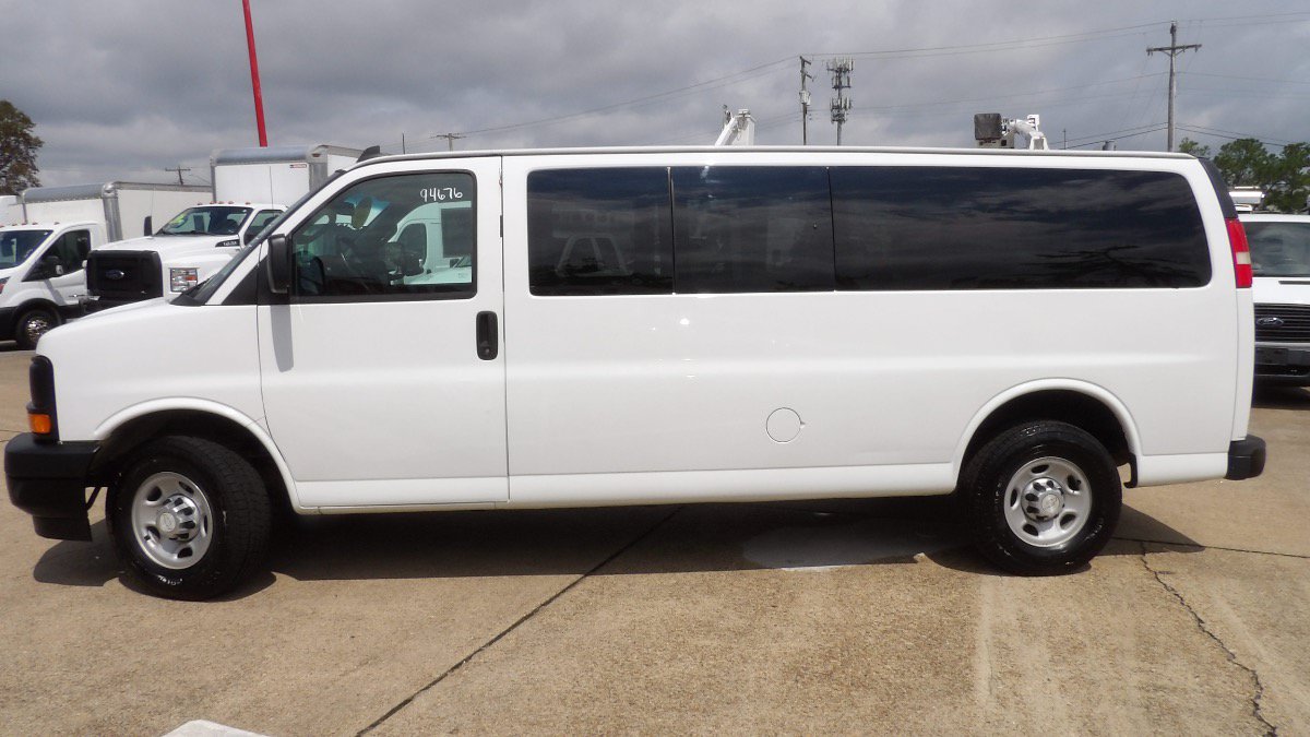 Used 2017 Chevrolet Express 3500 LS RWD image 4