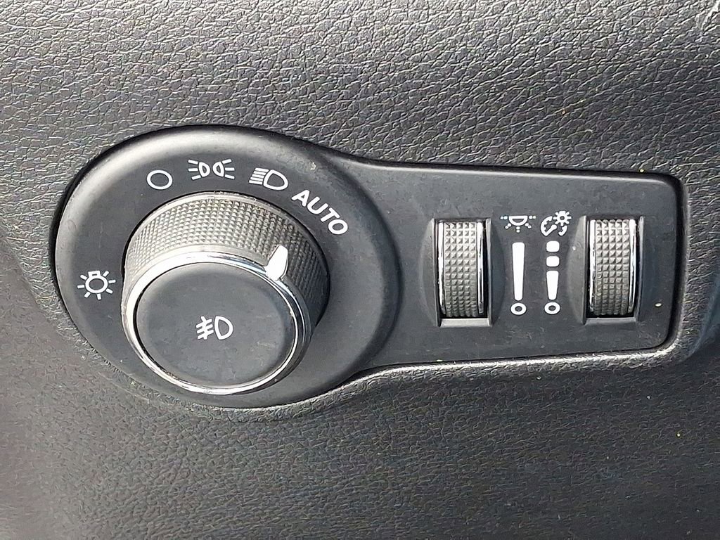 Used 2022 Jeep Compass Limited image 27