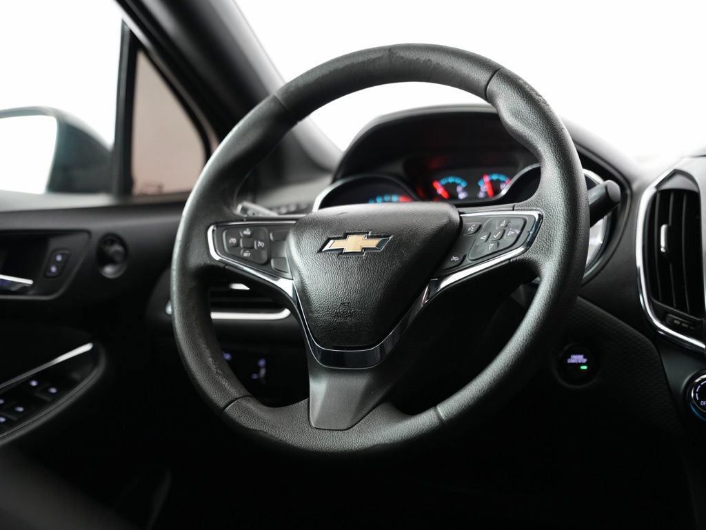 Used 2018 Chevrolet Cruze LT w/ Sun And Sound Package FWD image 11