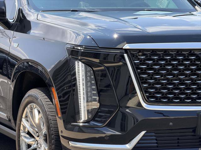 Used 2025 Cadillac Escalade Premium Luxury AWD/4WD image 12